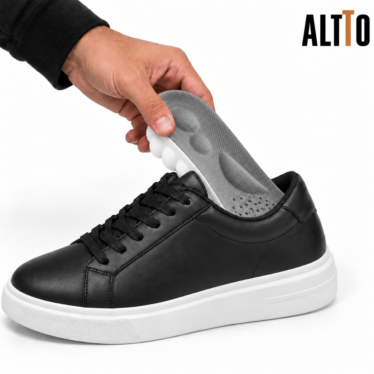 ALTTO CLOUD gris entrando en una zapatilla