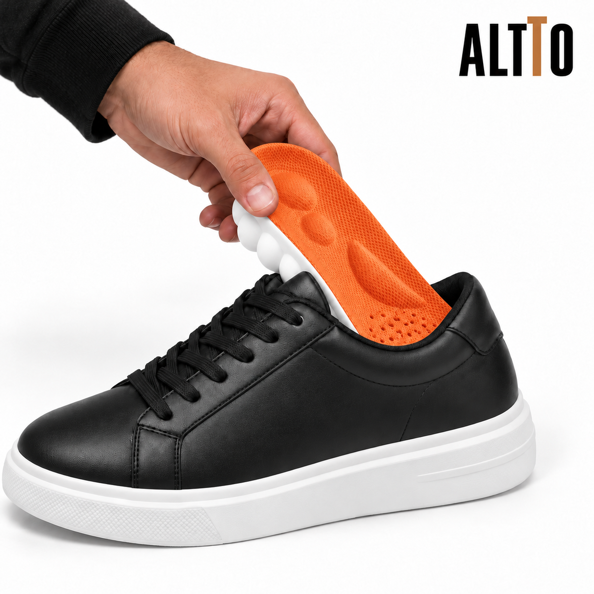 ALTTO CLOUD naranja entrando en una zapatilla