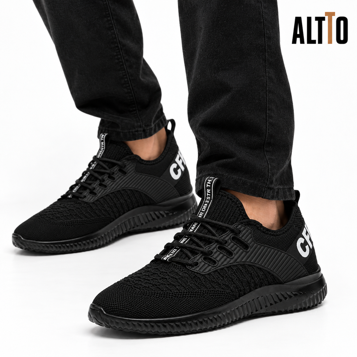 ALTTO KNIT negra puesta con jeans
